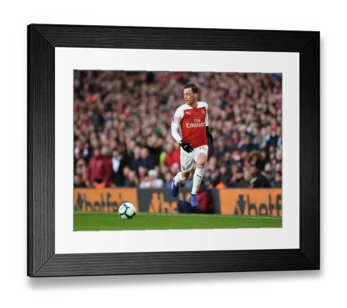 Framed Print : Mesut Ozil in Action: Arsenal vs Manchester United, Premier League 2018-19