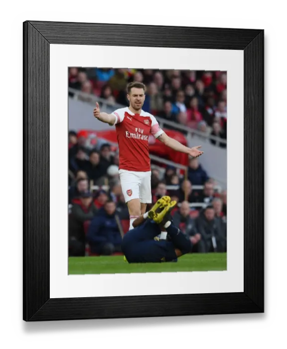 Framed Print : Aaron Ramsey in Action: Arsenal vs Manchester United, Premier League 2018-19