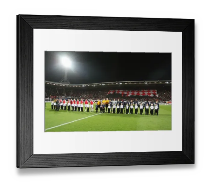 Framed Print : The AZ Alkmaar and Arsenal teams line up before the match Framed Print : The AZ Alkmaar and Arsenal teams line up before the match