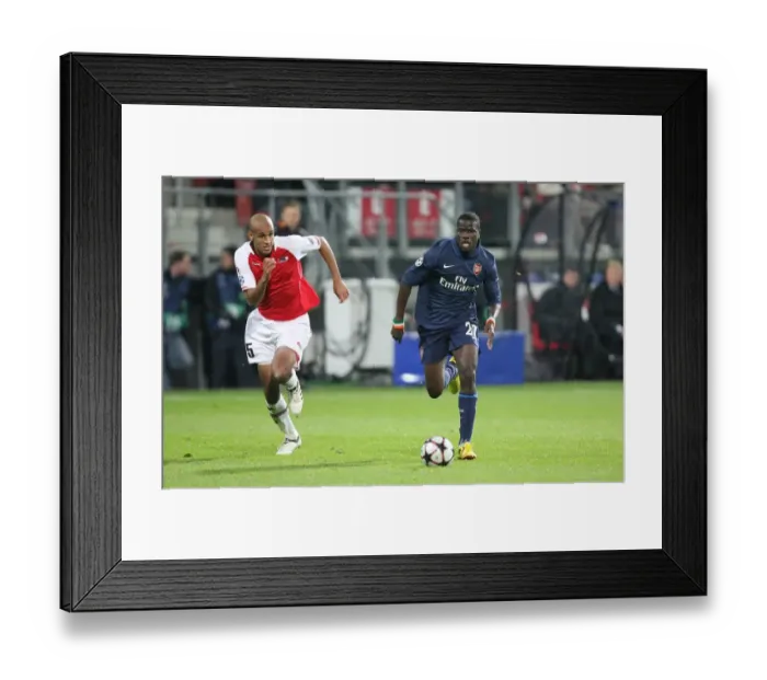 Framed Print : Emmanuel Eboue (Arsenal) Simon Poulsen (AZ Alkmaar) Framed Print : Emmanuel Eboue (Arsenal) Simon Poulsen (AZ Alkmaar)