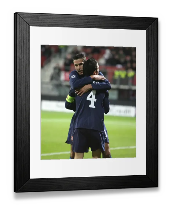 Framed Print : Cesc Fabregas celebrates scoring the Arsenal goal with