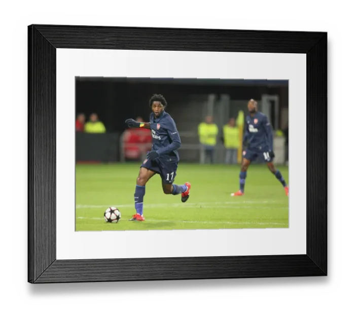 Framed Print : Alex Song: A Force to Reckon With in Arsenal's 1:1 Battle at AZ Alkmaar, UEFA Champions League, 2009