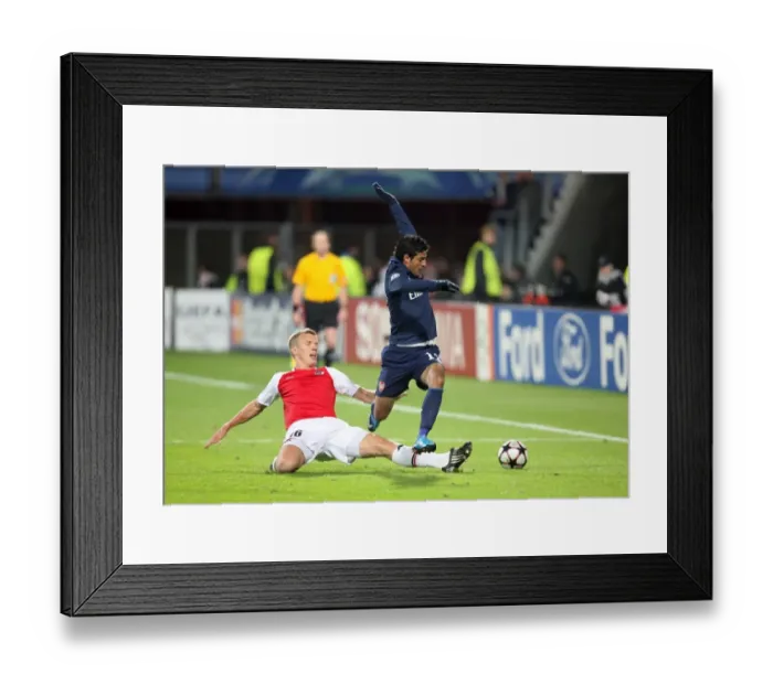 Framed Print : Carlos Vela (Arsenal) Pontus Wernbloom (AZ Alkmaar) Framed Print : Carlos Vela (Arsenal) Pontus Wernbloom (AZ Alkmaar)