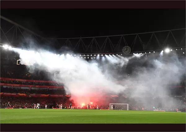 Arsenal vs. Stade Rennais: Europa League Clash Disrupted by Flares in Intense Atmosphere