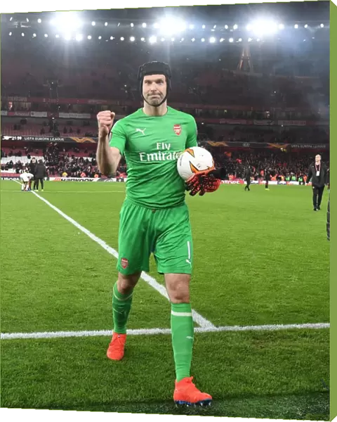 Arsenal Celebrate Europa League Victory: Petr Cech's Triumphant Moment vs Stade Rennais