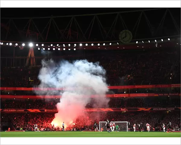 Arsenal vs. Stade Rennais: Europa League Clash Marred by Flares Amidst Tense Atmosphere