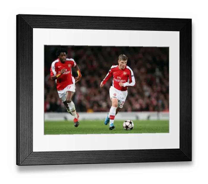 Framed Print : Andrey Arshavin and Alex Song (Arsenal) Framed Print : Andrey Arshavin and Alex Song (Arsenal)