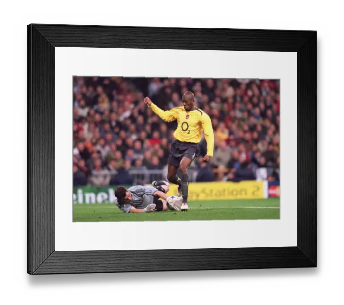 Framed Print : Abou Diaby (Arsenal) Iker Casillas (Real). Real Madrid 0: 1 Arsenal Framed Print : Abou Diaby (Arsenal) Iker Casillas (Real). Real Madrid 0: 1 Arsenal
