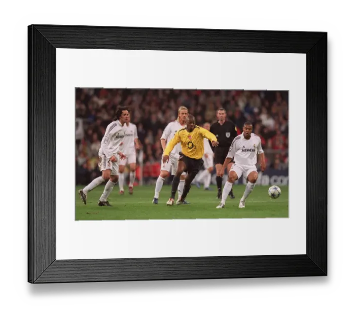 Framed Print : Abou Diaby (Arsenal) Alvaro Perez Mejia, Guti and Julio Baptista (Real)