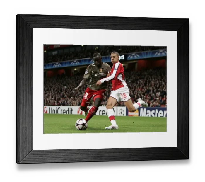Framed Print : Kieran Gibbs (Arsenal) Mohamed Sarr (Liege)
