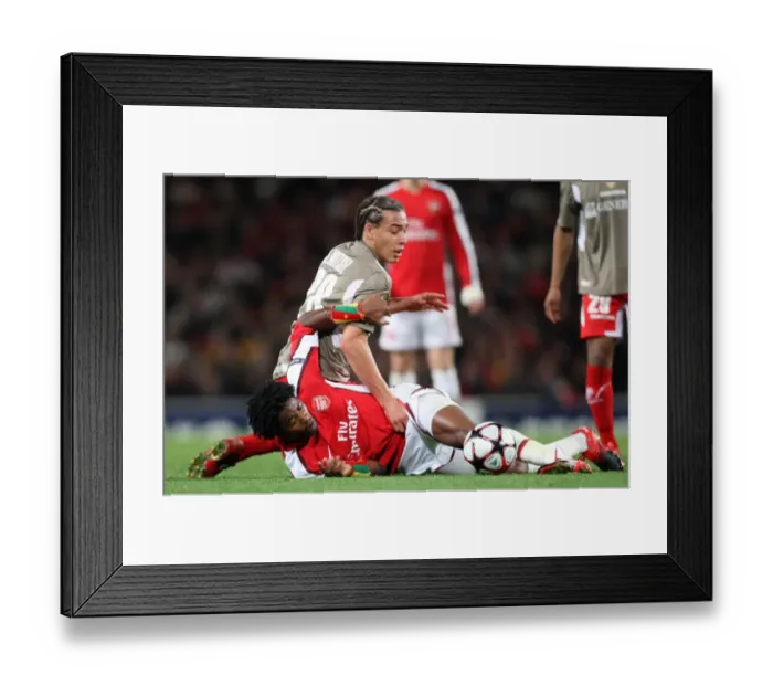 Framed Print : Alex Song (Arsenal) Axel Witsel (Liege)