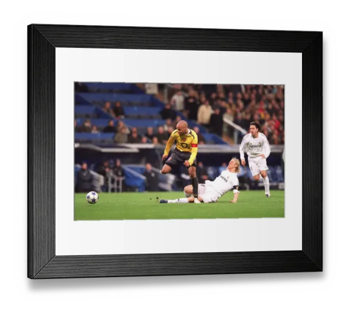 Framed Print : Thierry Henry's Iconic Goal: Arsenal's Historic 1-0 Victory over Real Madrid in the Champions League, 2006
