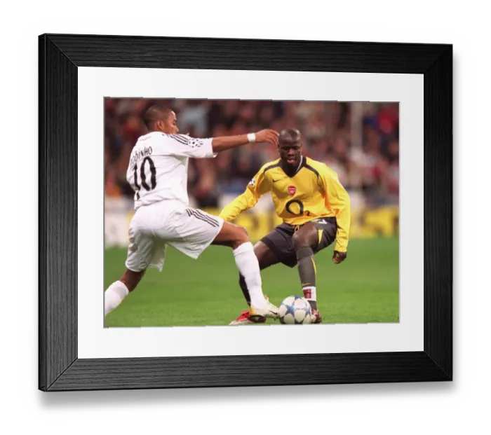 Framed Print : Emmanuel Eboue (Arsenal) Robinho (Real). Real Madrid 0: 1 Arsenal Framed Print : Emmanuel Eboue (Arsenal) Robinho (Real). Real Madrid 0: 1 Arsenal