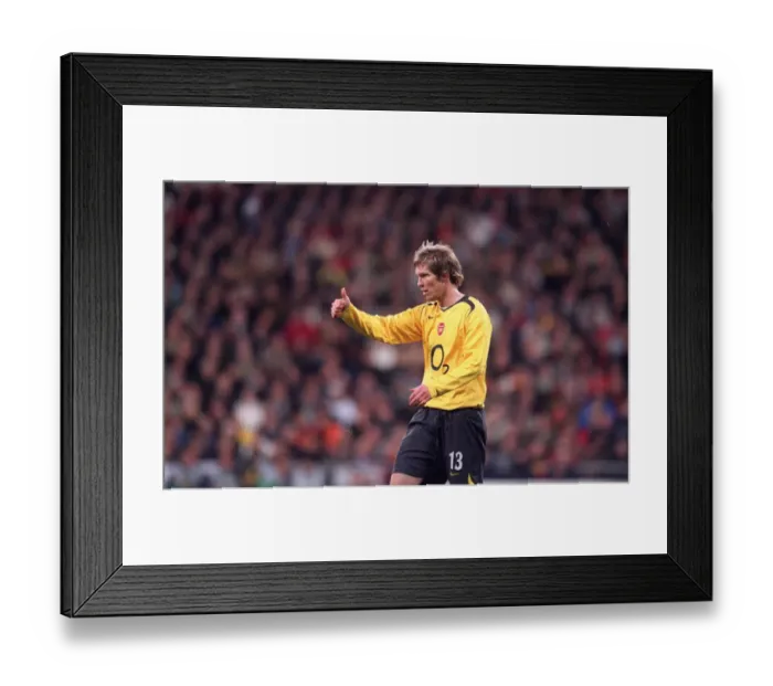 Framed Print : Alex Hleb's Stunner: Arsenal's Historic Win at Real Madrid in the Champions League
