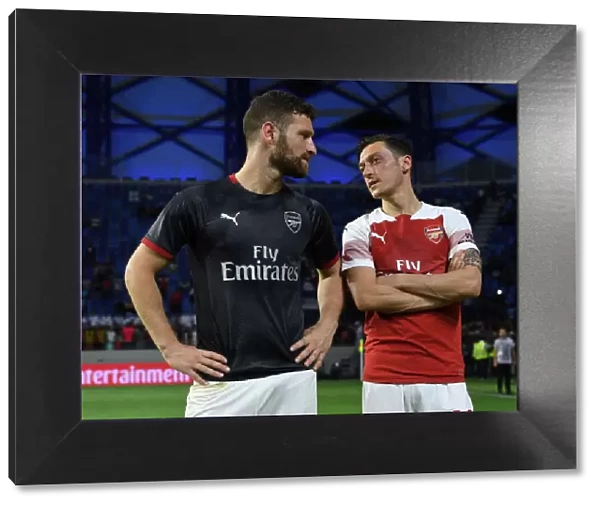 Arsenal's Ozil and Mustafi Posing After Al-Nasr Dubai Friendly Match