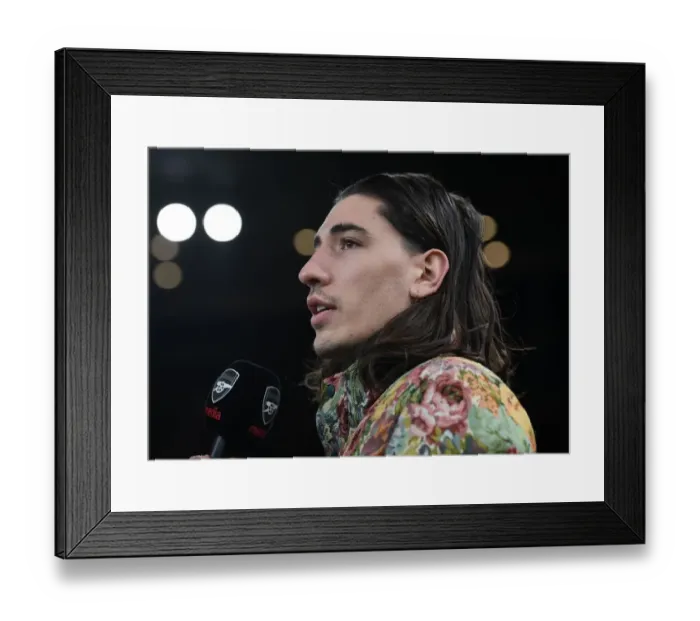 Framed Print : Hector Bellerin - Arsenal Half Time Reflection, Premier League 2018-19