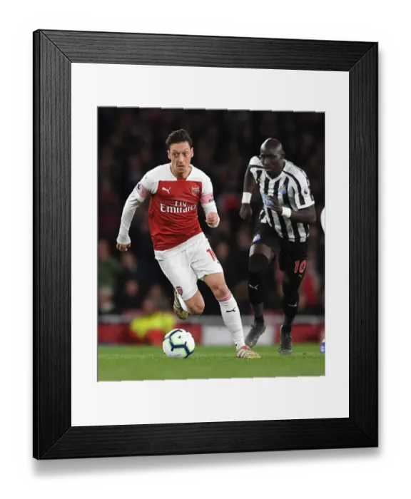 Framed Print : Mesut Ozil in Action: Arsenal vs Newcastle United, Premier League 2018-19 Framed Print : Mesut Ozil in Action: Arsenal vs Newcastle United, Premier League 2018-19