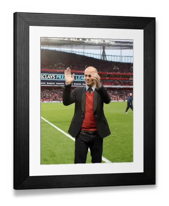 Framed Print : Freddie Ljungberg Waves to Arsenal Fans: Arsenal 2:0 Stoke City Framed Print : Freddie Ljungberg Waves to Arsenal Fans: Arsenal 2:0 Stoke City