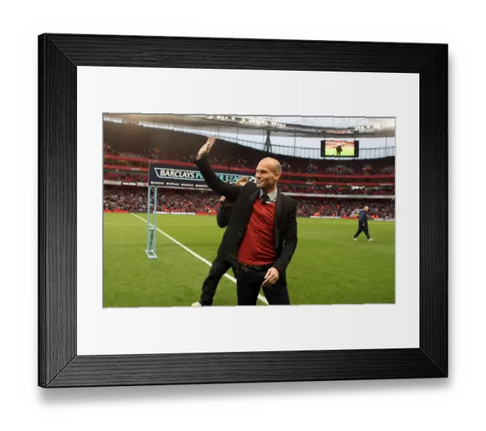Framed Print : Freddie Ljungberg (Ex Arsenal) waves to the fans before the match. Arsenal 2: 0 Stoke City Framed Print : Freddie Ljungberg (Ex Arsenal) waves to the fans before the match. Arsenal 2: 0 Stoke City