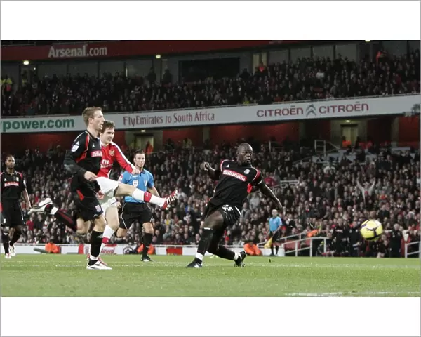 Aaron Ramsey scores Arsenals 2nd goal under pressure from Abdoulaye Faye