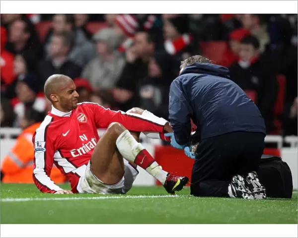 Armand Traore (Arsenal) is treated for an injury. Arsenal 2: 0 Stoke City