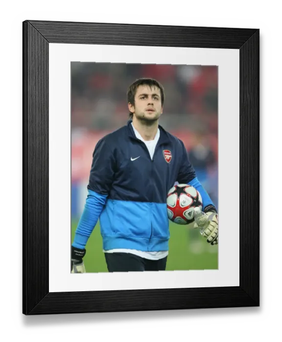 Framed Print : Lucasz Fabianski (Arsenal). Olympiacos 1: 0 Arsenal, UEFA Champions League
