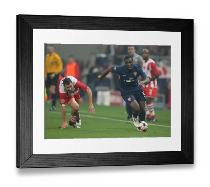 Framed Print : Sunu's Shining Moment: Arsenal's 1-0 Victory Over Olympiacos (9 / 12 / 2009)