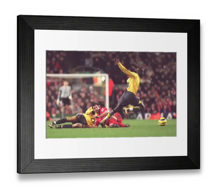Framed Print : Emmanuel Eboue (Arsenal) Robbie Fowler (Liverpool). Liverpool 1: 0 Arsenal Framed Print : Emmanuel Eboue (Arsenal) Robbie Fowler (Liverpool). Liverpool 1: 0 Arsenal