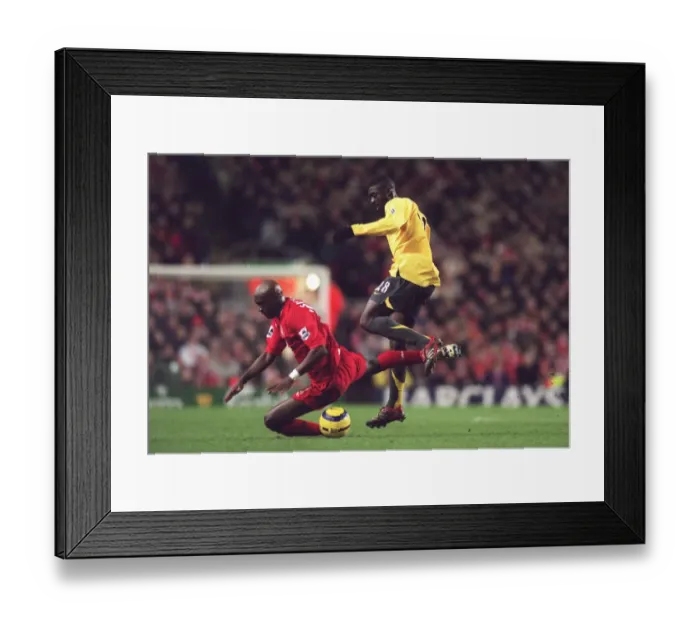 Framed Print : Kolo Toure (Arsenal) Momo Sissoko (Liverpool). Liverpool 1: 0 Arsenal Framed Print : Kolo Toure (Arsenal) Momo Sissoko (Liverpool). Liverpool 1: 0 Arsenal