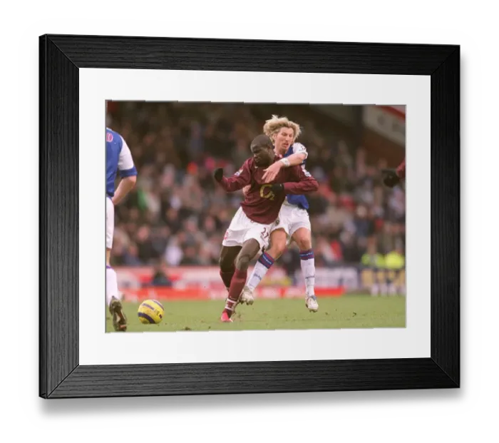 Framed Print : Emmanuel Eboue (Arsenal) Robbie Savage (Blackburn) Framed Print : Emmanuel Eboue (Arsenal) Robbie Savage (Blackburn)
