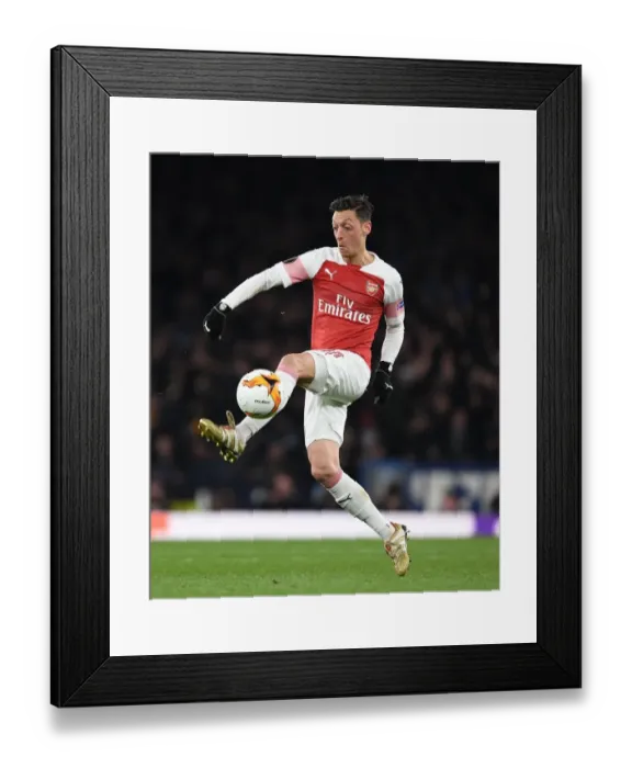 Framed Print : Mesut Ozil in Europa League Action: Arsenal vs. S.S.C. Napoli (2018-19)