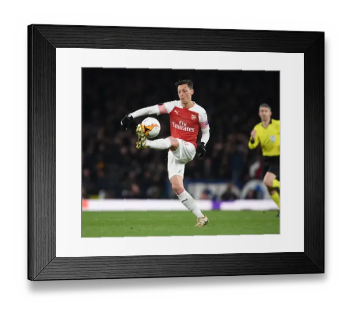 Framed Print : Mesut Ozil in Europa League Action: Arsenal vs. S.S.C. Napoli (2018-19) Framed Print : Mesut Ozil in Europa League Action: Arsenal vs. S.S.C. Napoli (2018-19)