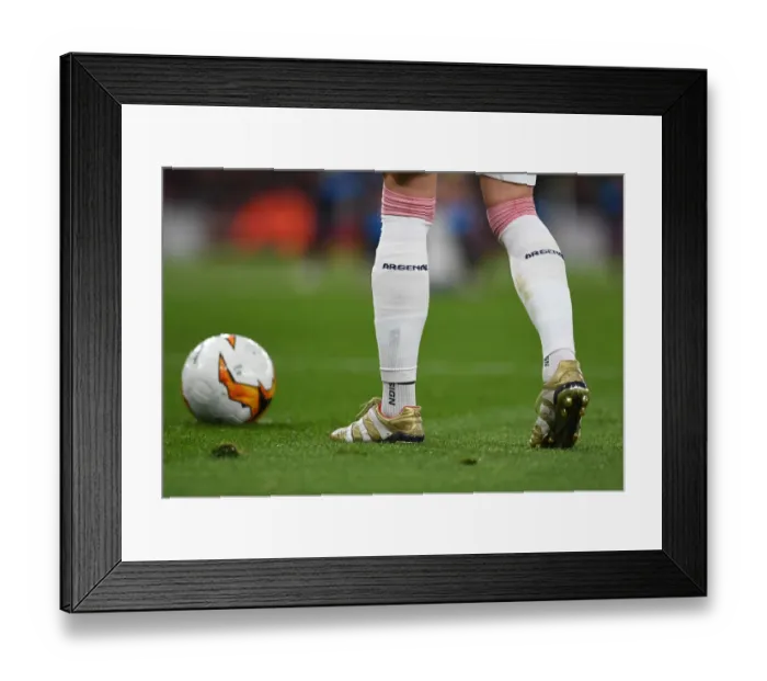 Framed Print : Mesut Ozil in Europa League Action: Arsenal vs. S.S.C. Napoli (2018-19) Framed Print : Mesut Ozil in Europa League Action: Arsenal vs. S.S.C. Napoli (2018-19)