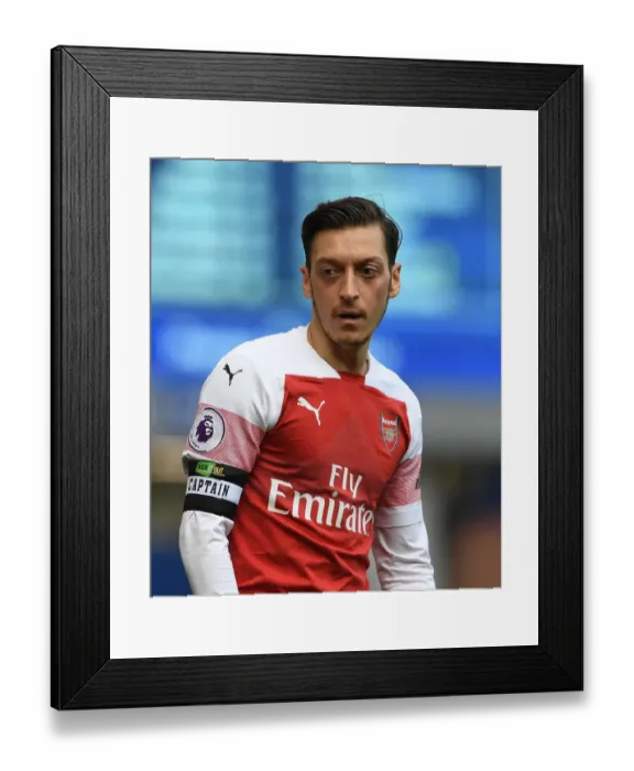 Framed Print : Mesut Ozil vs Gylfi Sigurdsson: Intense Battle at Goodison Park - Premier League 2018-19 Framed Print : Mesut Ozil vs Gylfi Sigurdsson: Intense Battle at Goodison Park - Premier League 2018-19