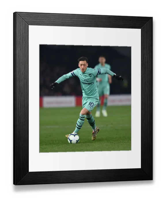Framed Print : Mesut Ozil in Action: Arsenal vs. Watford, Premier League 2018-19 Framed Print : Mesut Ozil in Action: Arsenal vs. Watford, Premier League 2018-19