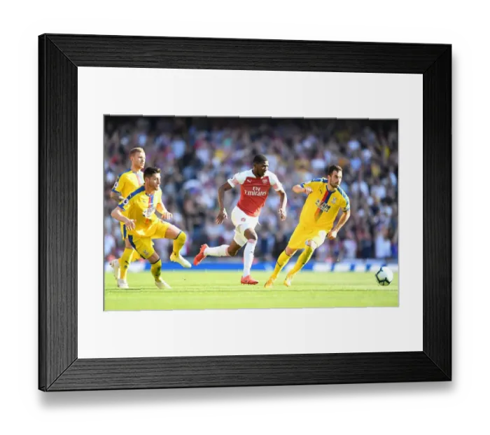 Framed Print : Arsenal's Ainsley Maitland-Niles Faces Off Against Crystal Palace's Joel Ward and Luka Milivojevic