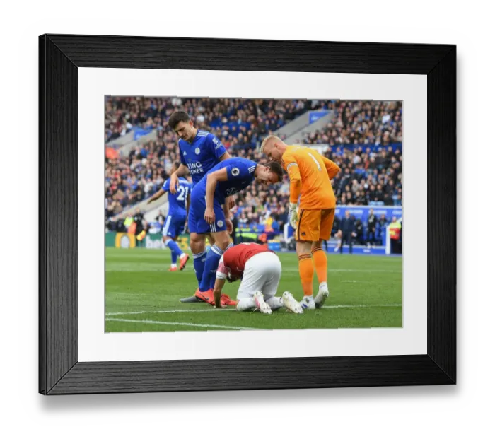 Framed Print : Leicester vs Arsenal: Clash See's Torreira Injured Framed Print : Leicester vs Arsenal: Clash See's Torreira Injured