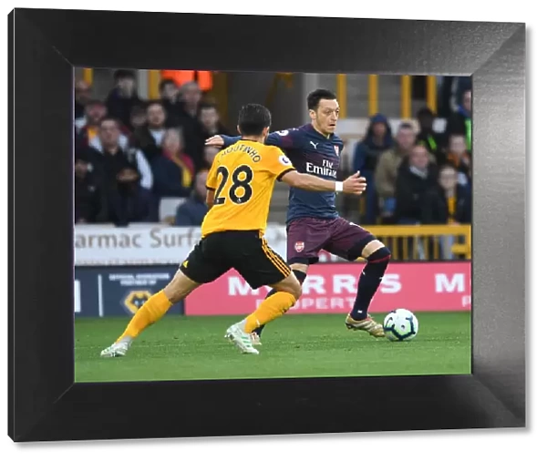 Mesut Ozil Faces Pressure: Wolverhampton Wanderers vs. Arsenal FC, Premier League 2018-19