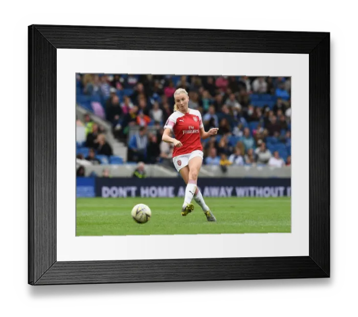 Framed Print : Leah Williamson in Action for Arsenal Women vs Brighton & Hove Albion