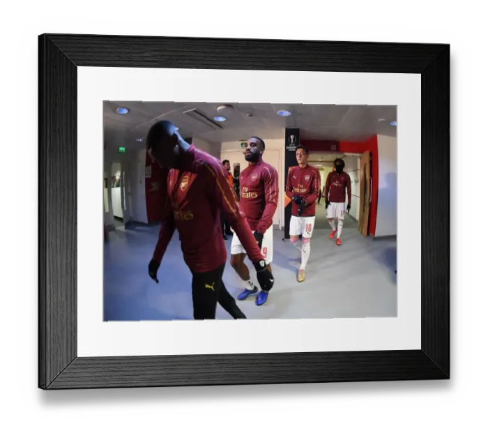 Framed Print : Arsenal's Lacazette and Ozil Prepare for Europa League Semi-Final Showdown Against Valencia