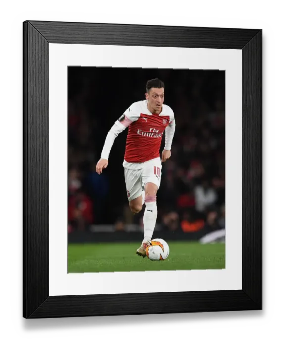 Framed Print : Mesut Ozil in Action: Arsenal vs Valencia, UEFA Europa League Semi-Final (2018-19) Framed Print : Mesut Ozil in Action: Arsenal vs Valencia, UEFA Europa League Semi-Final (2018-19)
