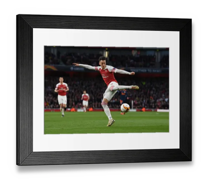 Framed Print : Mesut Ozil in Action: Arsenal vs Valencia, UEFA Europa League Semi-Final First Leg