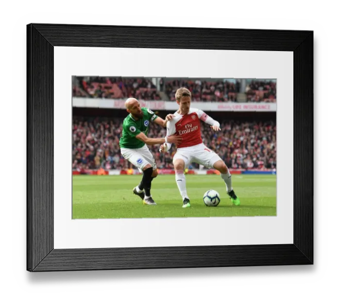 Framed Print : Clash at Emirates: Monreal vs Bruno - Arsenal vs Brighton & Hove Albion, Premier League