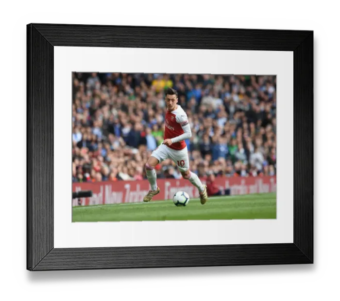 Framed Print : Mesut Ozil in Action: Arsenal vs Brighton & Hove Albion, Premier League 2018-19 Framed Print : Mesut Ozil in Action: Arsenal vs Brighton & Hove Albion, Premier League 2018-19