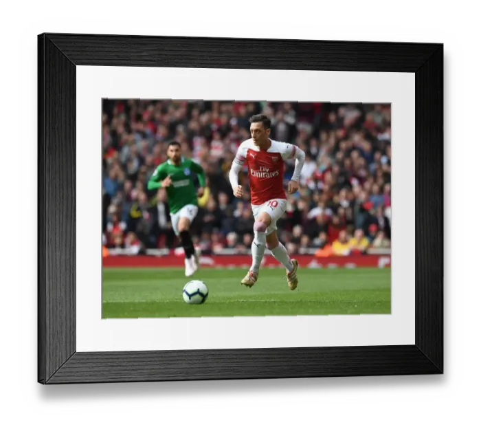 Framed Print : Mesut Ozil: In Action for Arsenal vs Brighton & Hove Albion, Premier League 2018-19 Framed Print : Mesut Ozil: In Action for Arsenal vs Brighton & Hove Albion, Premier League 2018-19