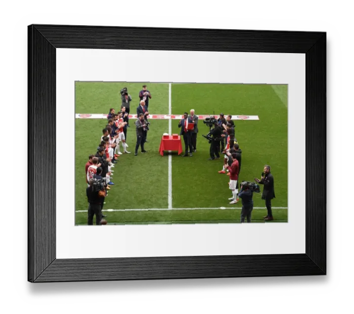 Framed Print : Arsenal's Danny Welbeck Honored with Guard of Honor after Last Home Game Framed Print : Arsenal's Danny Welbeck Honored with Guard of Honor after Last Home Game