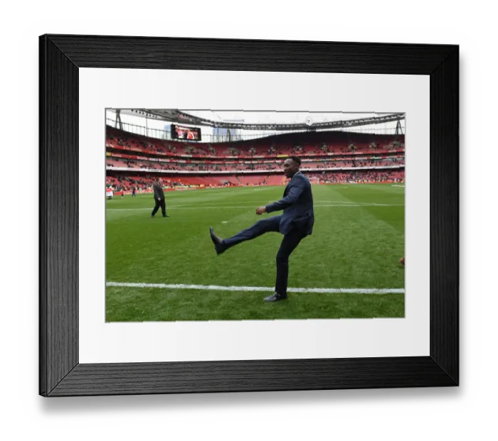 Framed Print : Danny Welbeck: Arsenal's Determined Striker Amidst Arsenal FC vs Brighton & Hove Albion Battle, Premier League 2018-19