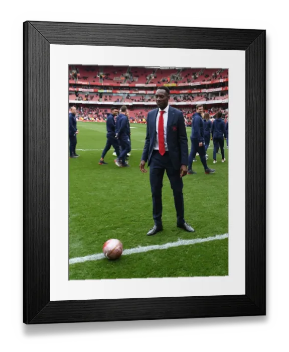 Framed Print : Determined Danny Welbeck: Arsenal's Battle Against Brighton & Hove Albion, Premier League 2018-19 Framed Print : Determined Danny Welbeck: Arsenal's Battle Against Brighton & Hove Albion, Premier League 2018-19