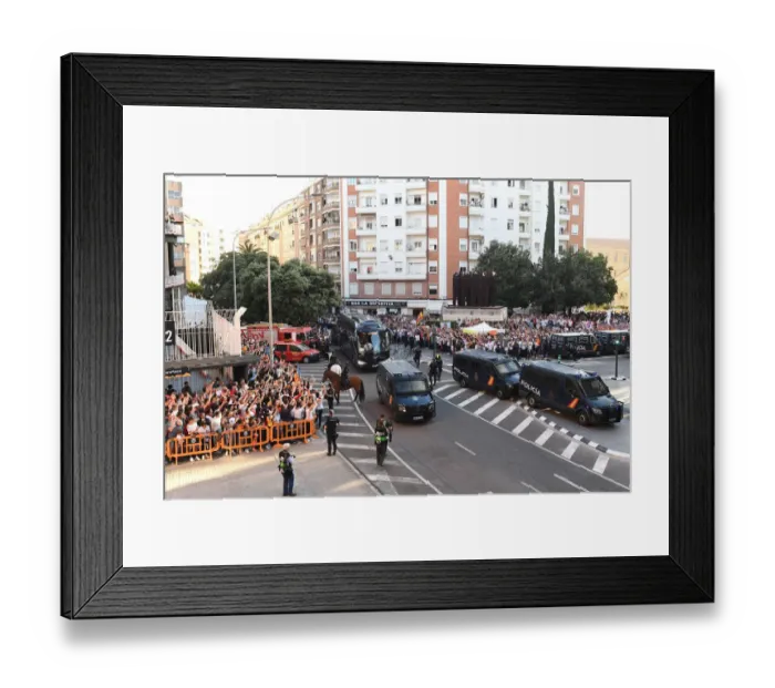 Framed Print : Valencia v Arsenal - UEFA Europa League Semi Final : Second Leg