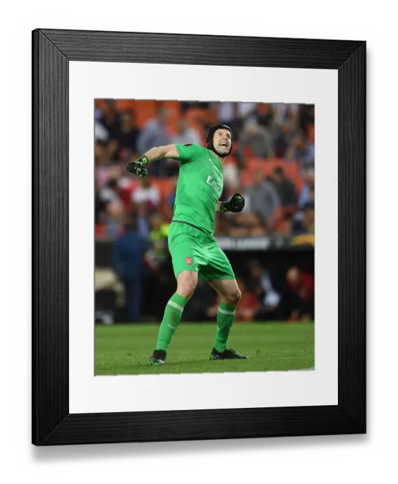 Framed Print : Arsenal Celebrate Europa League Semi-Final Victory over Valencia Framed Print : Arsenal Celebrate Europa League Semi-Final Victory over Valencia